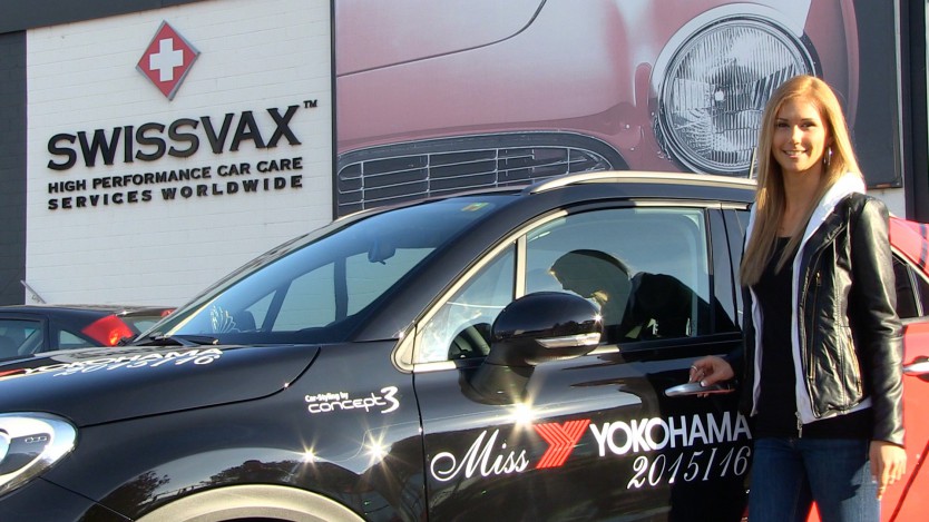 Roxane Baumann, Miss Yokohama pflegt Ihren Fiat 500X bei Swissvax
